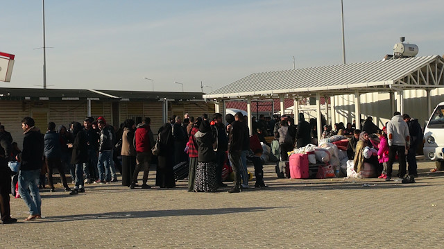 Taking refuge in Turkey due to civil war in Syria, 400 Syrians voluntarily repatriated.