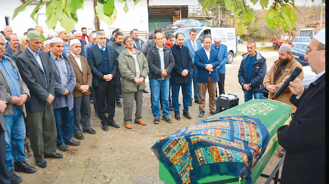 Cambaz’ın cenazesi, Menetler köyünde kılınan cenaze namazının ardından  toprağa verildi. 