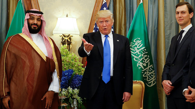 Suudi Arabistan Veliaht Prensi Selman(solda), ABD Başkanı Donald Trump(ortada) ve Trump’ın damadı Jared Kushner(sağda)