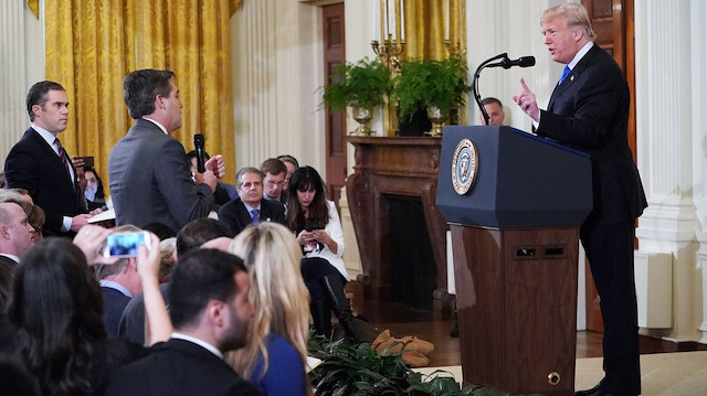 ABD Başkanı Donald Trump, geçtiğimiz haftalarda Beyaz Saray'daki basın toplantısında CNN muhabiri Jim Acosta'ya sert sözler sarf etmiş ve basın kartını iptal ettirmişti.