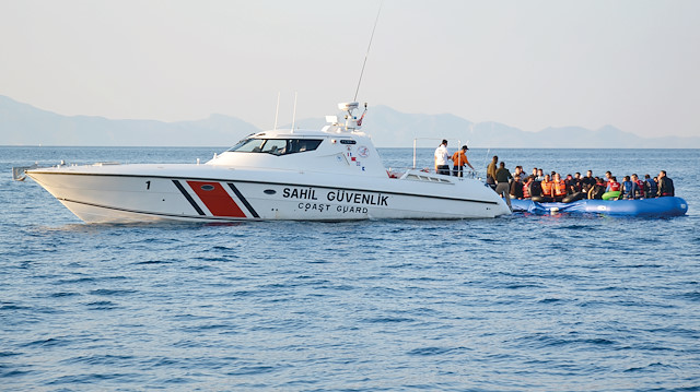 ​Sahil Güvenlik ekipleri, göçmenler için cankurtaran oldu.