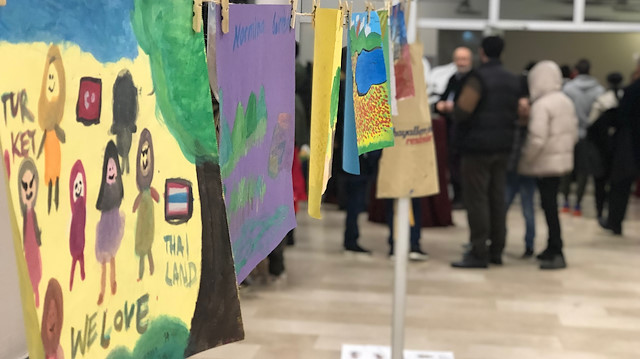 Yetim çocukların hayallerini, hüzünlerini tuvale döktükleri resimler Ali Emiri Kültür Merkezi'nde ziyarete açıldı.