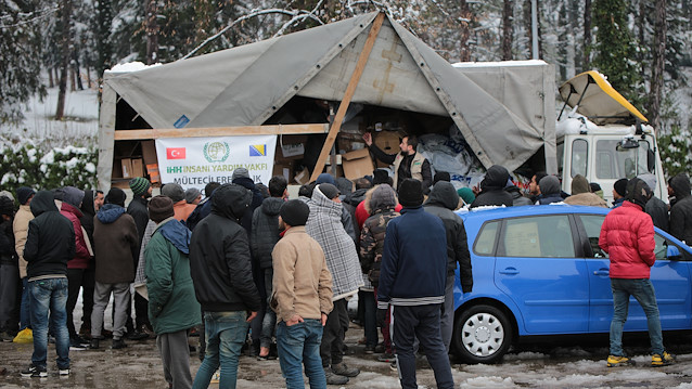Humanitarian Relief Foundation supplies winter clothing to 200 refugees in Bihac city