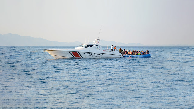 ​Sahil Güvenlik ekipleri, göçmenler için cankurtaran oldu.
