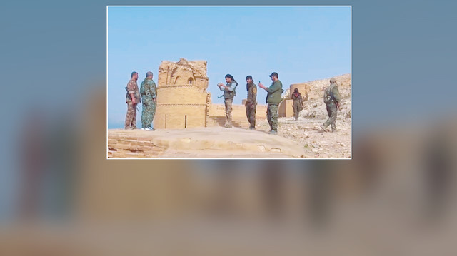 ABD destekli terör örgütü PKK, tarihi Caber Kalesi’ni talan ediyor.