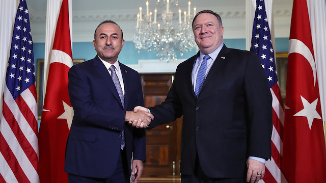 Dışişleri Bakanı Mevlüt Çavuşoğlu(solda) ve ABD Dışişleri Bakanı Mike Pompeo(sağda)