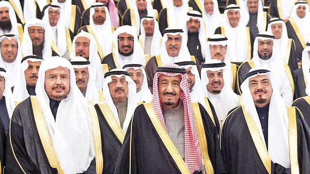Suudi Arabistan'da Veliaht Prens karşıtı muhalefet harekete geçti. Ülke içinde ve dışında çalışmalar yapan muhalif grubun yeni kral adayı ise mevcut Kral Selman bin Abdülaziz’in kardeşi Prens Ahmed bin Abdülaziz. 