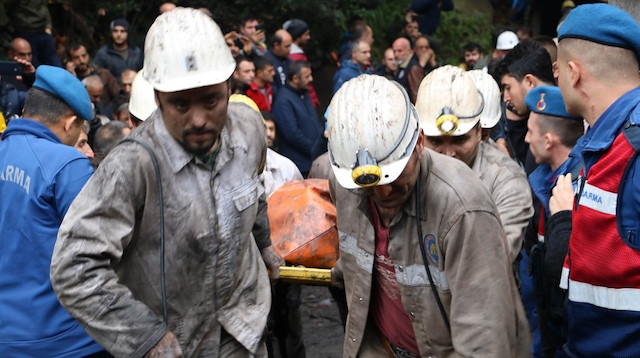 Zonguldak'taki maden ocağındaki patlamada 3 işçinin cansız bedenini ekipler çıkarttı.