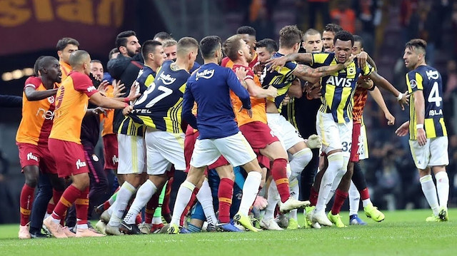 Galatasaray-Fenerbahçe derbisinin ardından, iki takım oyuncuları arasında kavga çıkmıştı.