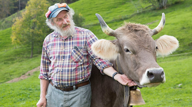 Armin Capaul, İsviçre'de bir çiftçi. 