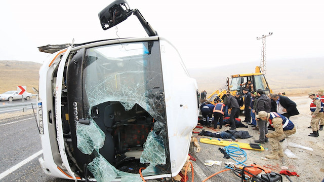Kaza 7 kişi hayatını kaybetti 15 kişi yaralandı.
