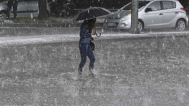 Meteorolojiden bazı illere sağanak yağış uyarısı yapıldı. 