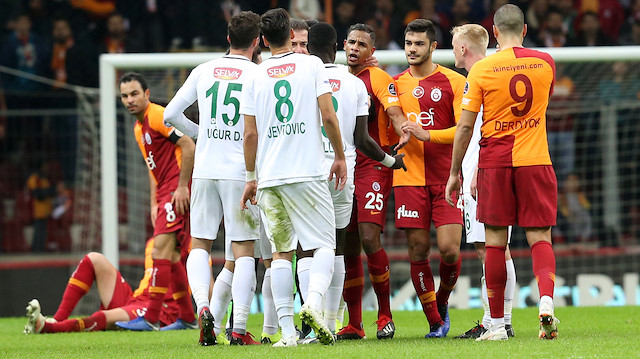 Galatasaray, Atiker Konyaspor'la Türk Telekom'da 1-1 berabere kaldı. 