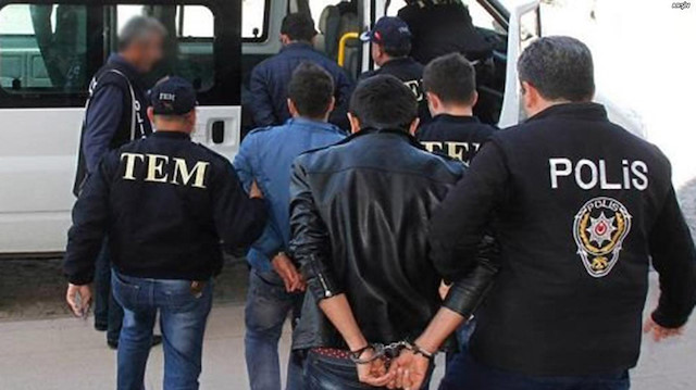 FETÖ operasyonu kapsamında gözaltına alınan isimler Emniyet'e götürüldü. Arşiv.