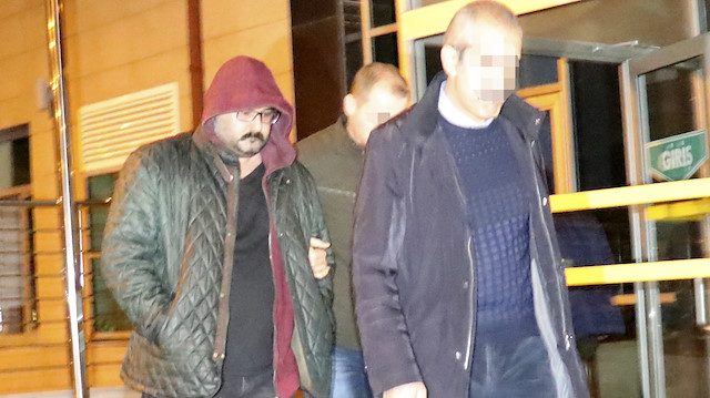 FETÖ'nün yayın organı Samanyolu'nda 'Maceracı' isimli programı sunan Murat Yeni 'terör örgütü üyesi olmak' suçundan tutuklandı.