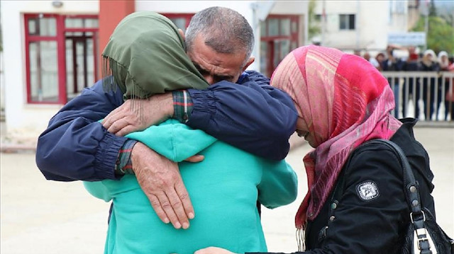 Meeting at the Yayladagi Border Crossing into Syria in Hatay, the family and officials burst into tears of joy