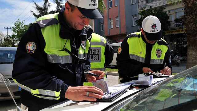 Trafik polisleri, drift yapan sürücülere ceza yazdı. (Fotoğraf: Arşiv)