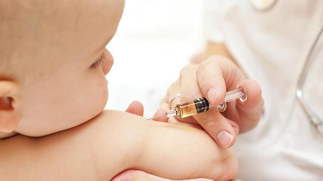 Türkiye'de 13 hastalığa karşı aşı uygulanıyor, bir çocuğa toplam 21 doz aşı yapılıyor.