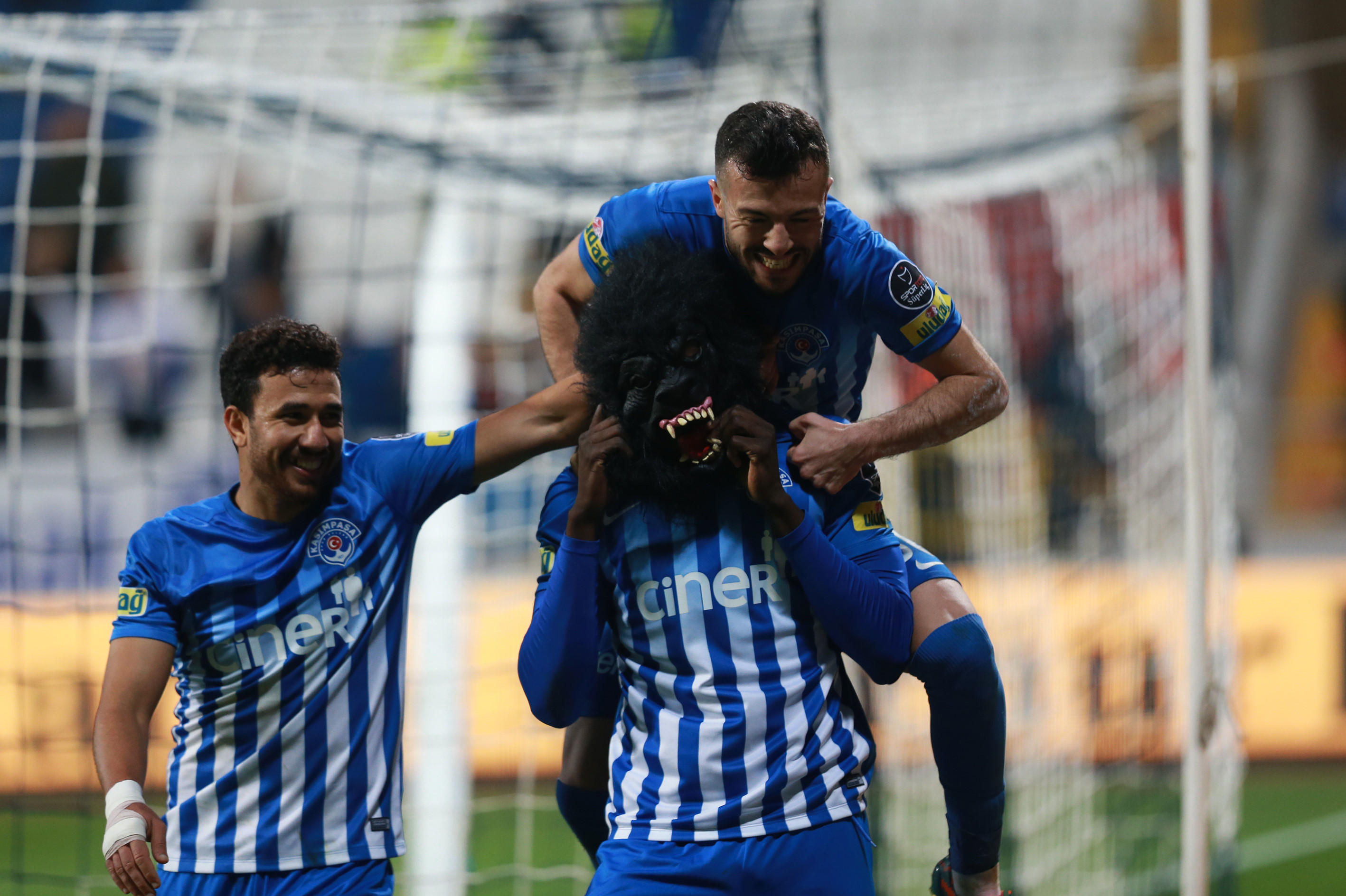 mbaye diagne neden maskeyle sevindi