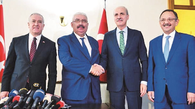 Sadir Durmaz ve Mehmet Özhaseki tarafından sürdürülen görüşmelere daha önce iki partinin genel başkan yardımcıları Edip Semih Yalçın ve Numan Kurtulmuş da katılmıştı.