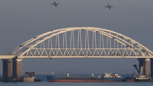 Azak Denizi'ndeki Kerç Boğazı civarında Rus savaş gemileri Ukrayna donanmasına ateş açmıştı