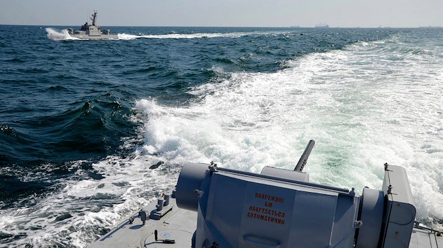 Rusya, Ukrayna gemisine ateş açtı. 