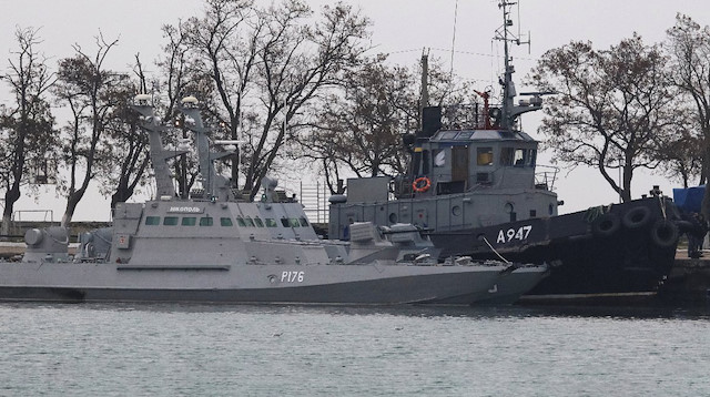 Azak Denizi'nde Rus gemisi, Ukrayna gemisine müdahalede bulundu. 