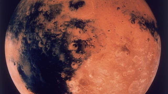 المسبار "إنسايت" يهبط على سطح المريخ
