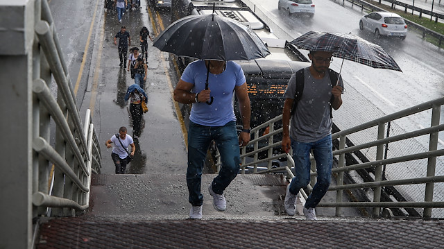 Meteorolojiden İstanbul için kuvvetli yağış uyarısı yapıldı. 