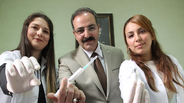 Erzurum'da sağlıkçılar 'Bir tık, bir cıs' adına verdikleri enjektör geliştirdi.