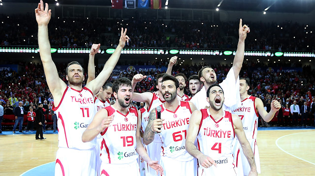 A Milli Erkek Basketbol Takımımız, FIBA Dünya Kupası Avrupa Elemeleri 2. turunda İspanya'yı 71-67 mağlup ederek kritik bir galibiyete imza attı.