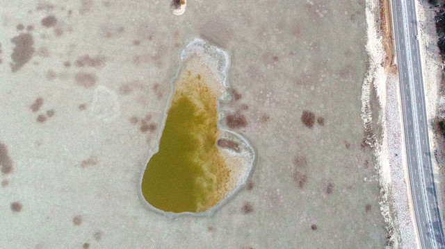 Avlan Gölü'ndeki kuraklık havadan böyle görüntülendi. 