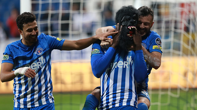 Süper Lig'de attığı 14 golle krallık yarışında zirvede yer alan Diagne, Yeni Malatyaspor maçında yaptığı maskeli gol sevinciyle de dikkatleri üzerine çekmeyi başardı. 