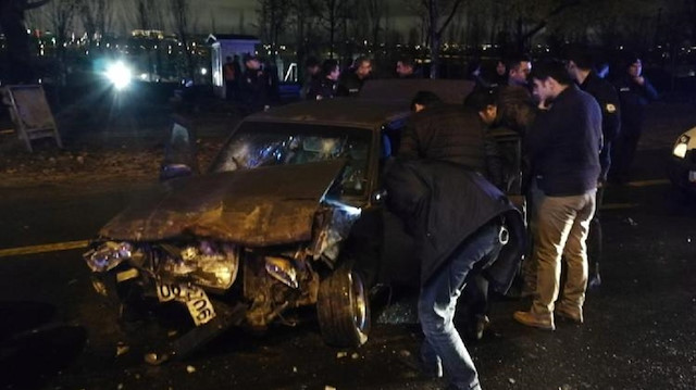Ankara'da polis dur ihtarına uymayan hırsızlar kaza yaptı