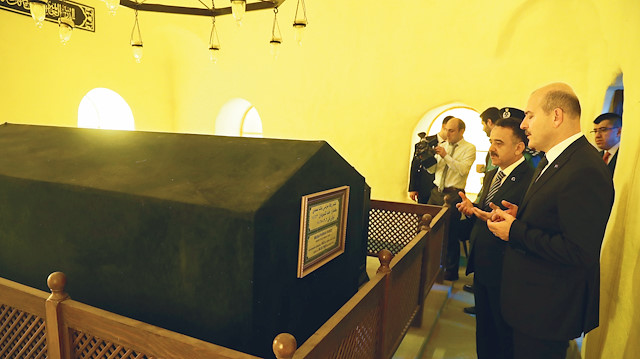 İçişleri Bakanı Soylu, Sudan'ın başkenti Hartum'da Osmanlı Paşaları Mezarlığı'nı ziyaret etti.