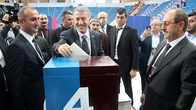 Başkan Ağaoğlu 4. sandıkta oyunu kullandı.