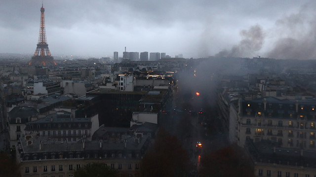 Fransa'nın başkenti Paris, terör gruplarının eylemleri nedeniyle yangın yerine döndü 