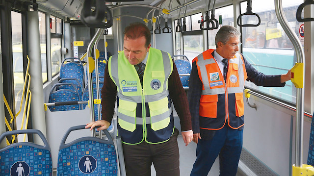  Ulaşım Denetleme Ekipleri Seyid Burhaneddin Mezarlığı önünden başlayarak tüm otobüsleri denetime tabi tuttu.