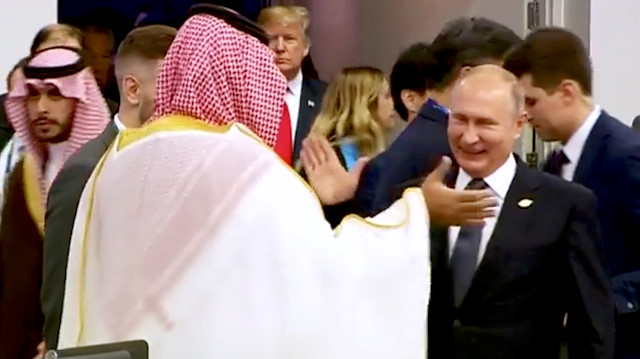 G20 zirvesinde Putin ve Prens Selman'ın samimi anları. 