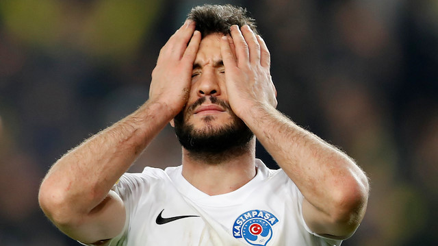 Özgür Çek, Fenerbahçe maçında kendi kalesine attığı golle takımının 2-1 yenik duruma düşmesine sebebiyet verdi.