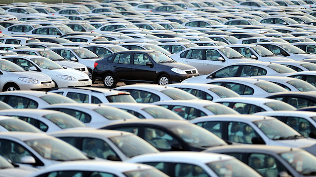 Otomobil ve hafif ticari araç satışları on bir ayda yüzde 33.8 azaldı.