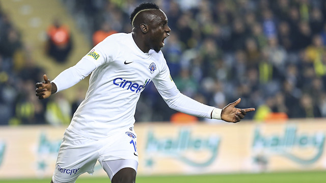 14 maçta 16 gol atan Diagne Süper Lig'deki krallık yarışında zirvede yer alıyor.