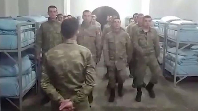 Videoda bir rütbelinin emriyle askerlerin, MHP'nin Şanlıurfa'nın Siverek ilçesi belediye başkan adayı olan Fatih Bucak'ın adını bağırdıkları görülüyor.