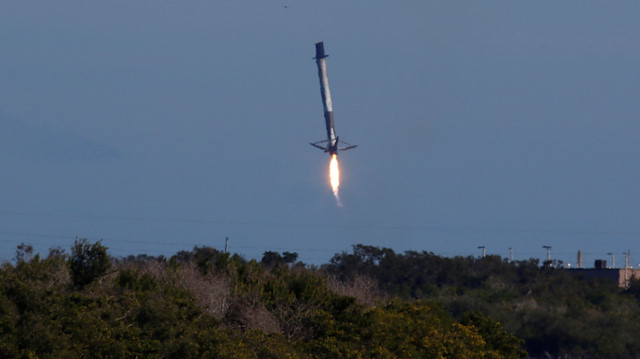 Falcon 9 roketinin düşüş anı. 