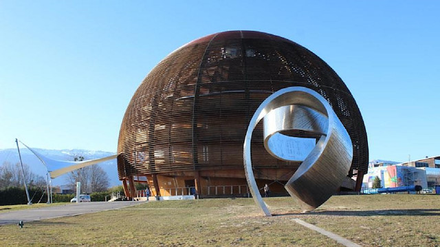 Fransa-İsviçre sınırında, yerin 100 metre altındaki Büyük Hadron Çarpıştırıcısı, önceki gün itibariyle devre dışı bırakıldı.