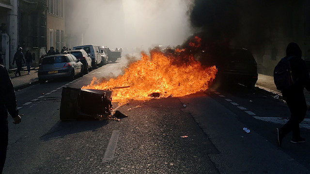 Fransa'daki gösterilerde şiddet eylemleri yaşanıyor. 