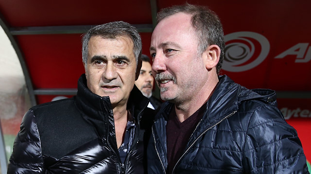 Beşiktaş Teknik Direktörü Şenol Güneş ve Alanyaspor Teknik Direktörü Sergen Yalçın. 