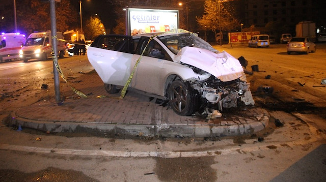 Konya'da olay yeri inceleme aracına otomobil çarptı