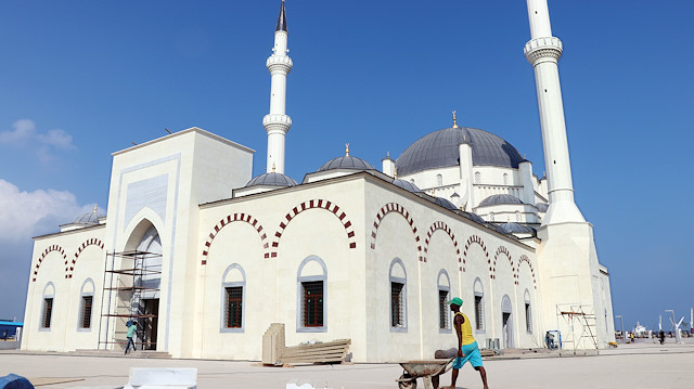 İki minareli cami, Osmanlı Devleti’nden sonra Afrika’da bir Osmanlı Sultanı adına yaptırılan ilk cami olacak.