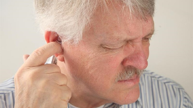 Tedavi edilmeyen kulak enfeksiyonları ya da yakın bölgedeki enfeksiyonlar yüz felcine sebep oluyor.